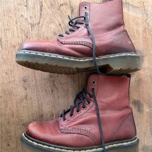 Dr. Martens Boots men size 6.5 women’s 8